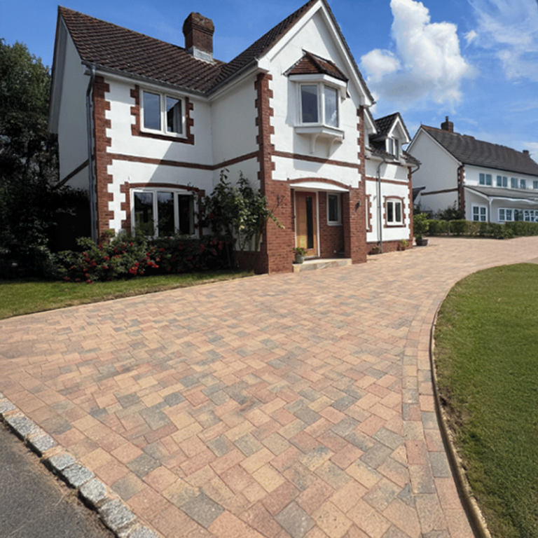 Hof Einfahrt nachher