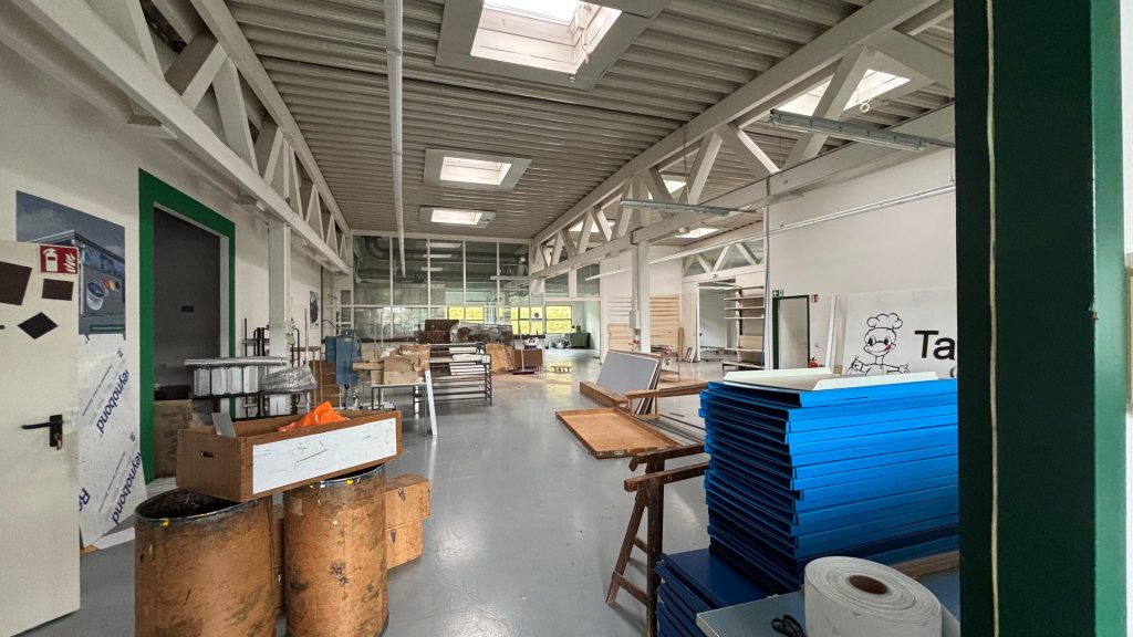 Bild Halle vor Entrümpelung