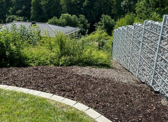 Gartenarbeit-Gartenpflege-Rasenmähen-Gartenaufbereitung-nachher