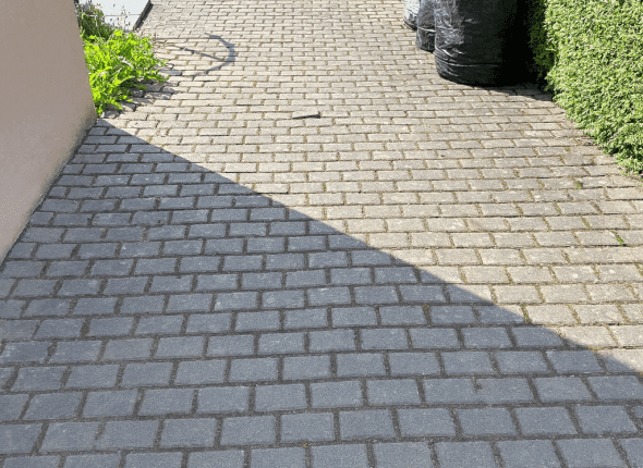 Bild Gehweg Unkraut und Flecken nachher