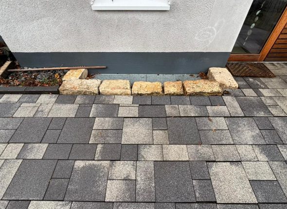 Bild Hof und Kellerfenster nach der Reinigung