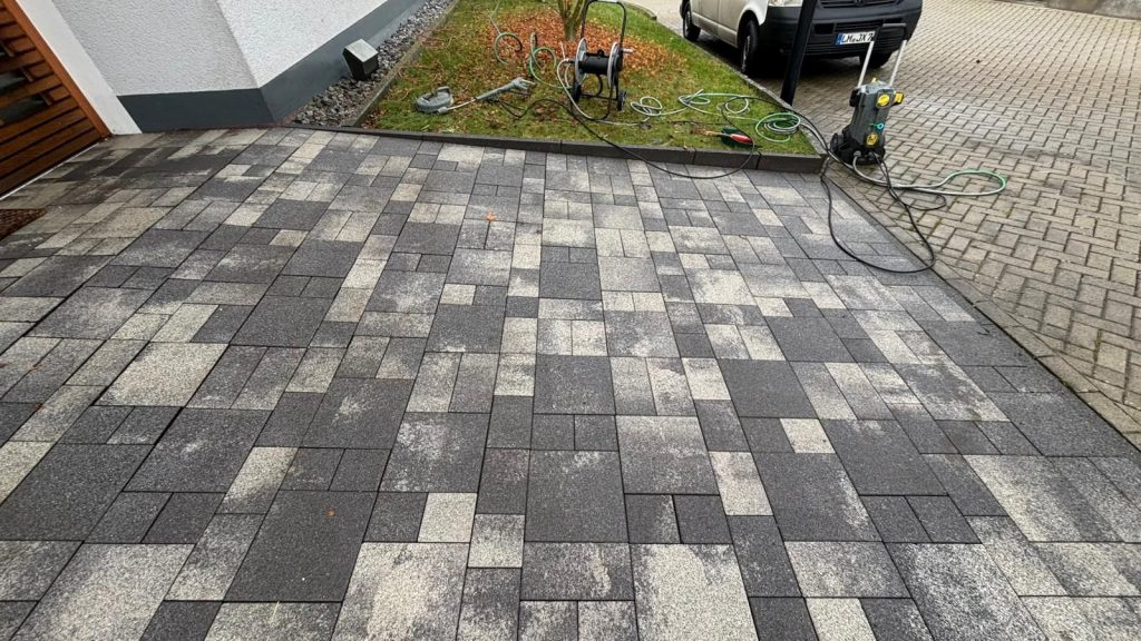 Bild Hof nach der Reinigung